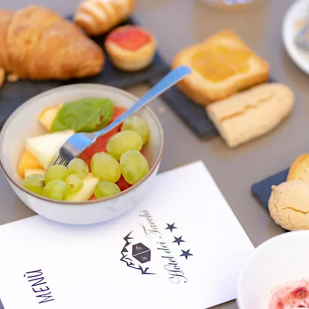 Dei Tacchi Hotell Osini